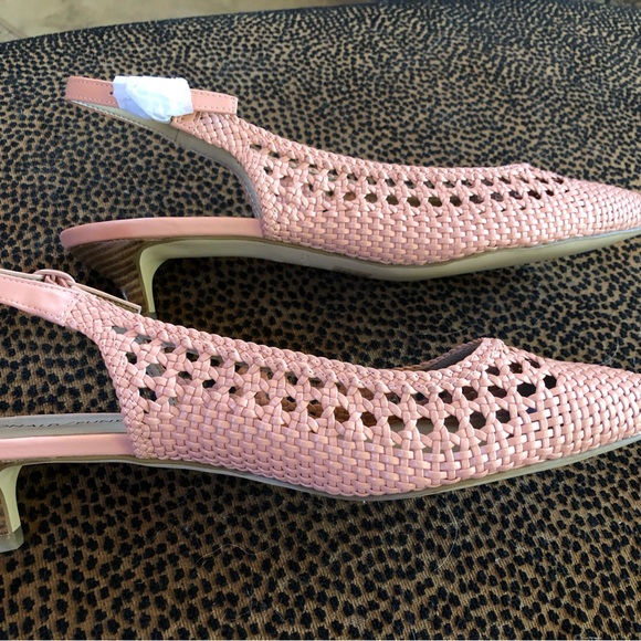 New in box! Beautiful Donald Pliner kitten heel pumps! - Picture 9 of 11